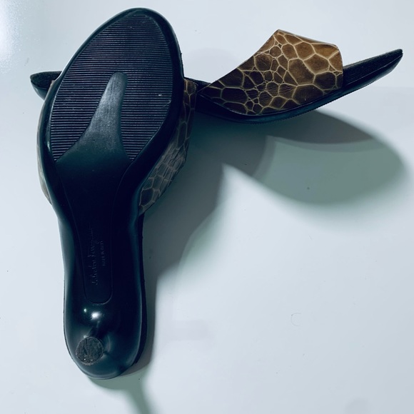 Salvatore Ferragamo Woman’s Sandal 10 - Picture 4 of 5